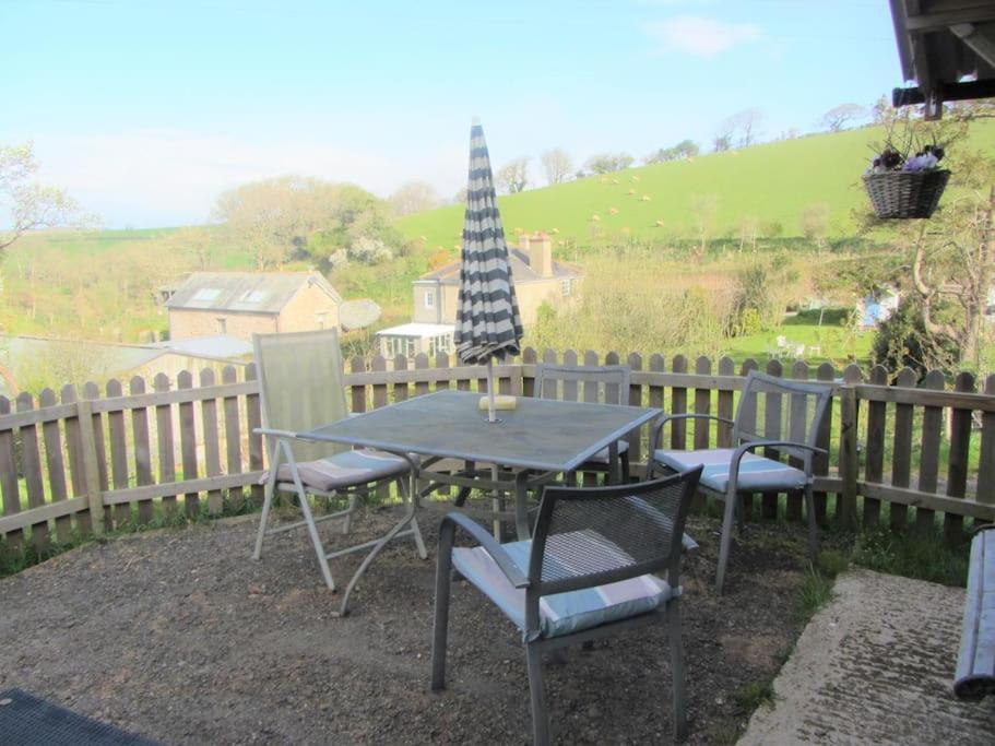 Woolcombe Cabin East Allington Екстериор снимка